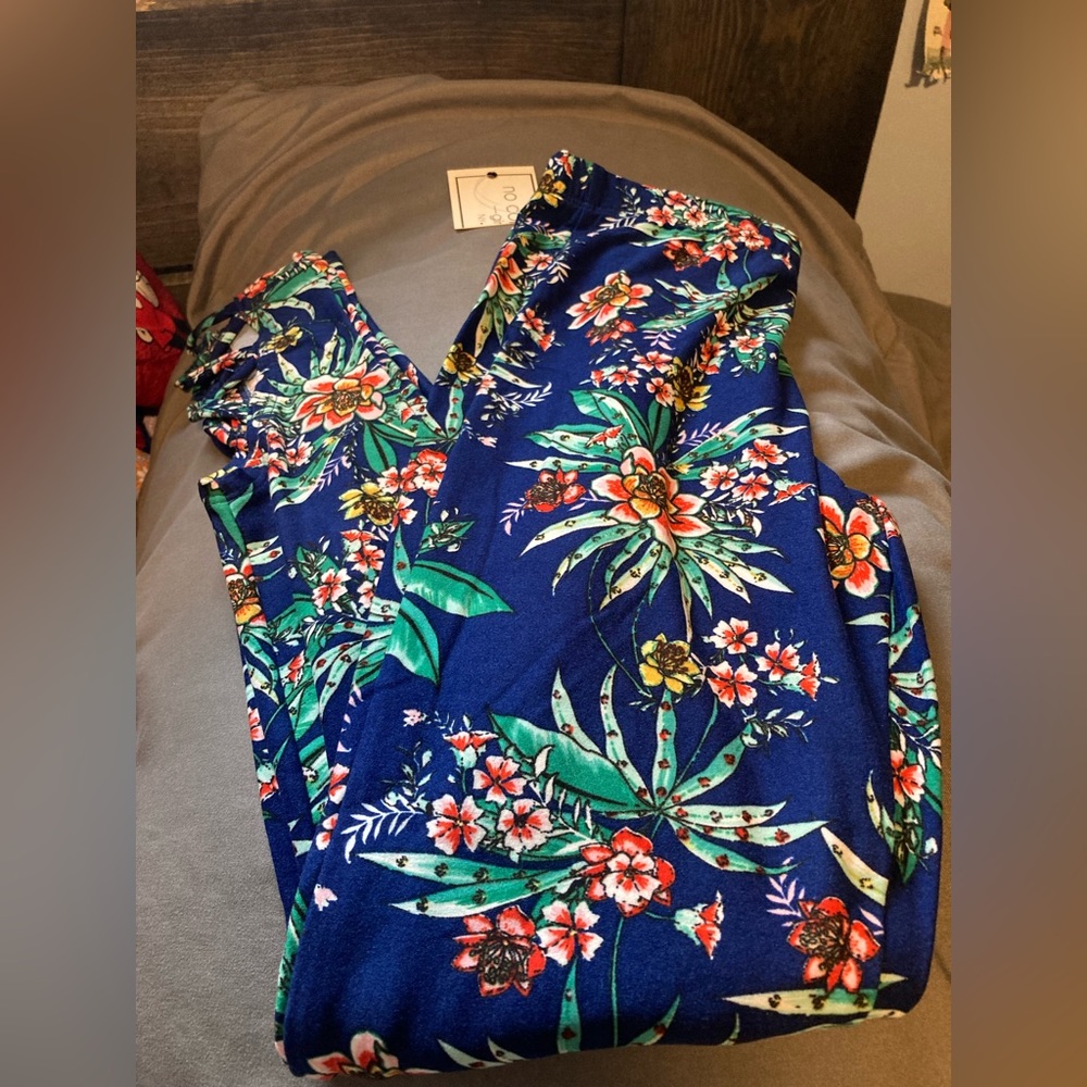 No comment brand,size 10/12 medium, large 14, nwt,super soft girls leggings